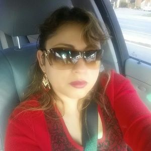 Meet your Posher, Edith