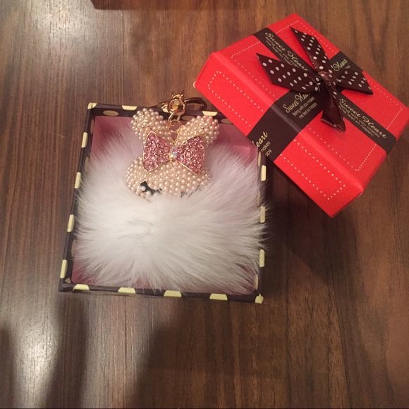 🔴BACK IN🔴🐰Fox Fur Rabbit Head Pom Keychains🐰 - Picture 2 of 4