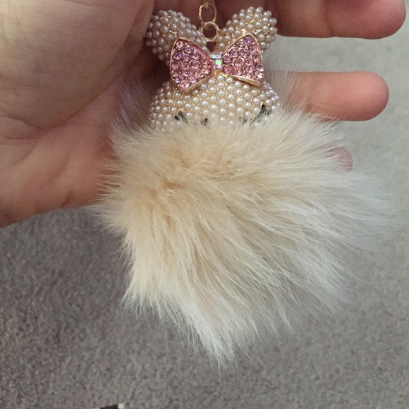 🔴BACK IN🔴🐰Fox Fur Rabbit Head Pom Keychains🐰 - Picture 4 of 4