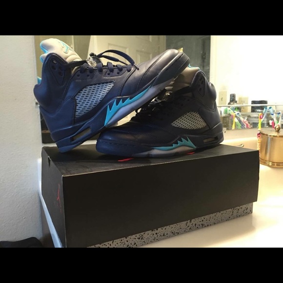 Jordan retro 5 " hornet"