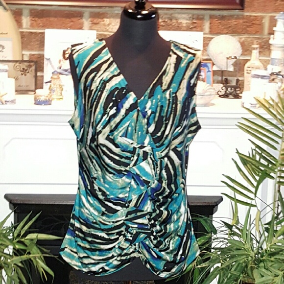 🔴 $$ Ruffled Sleeveless Blouse - Picture 4 of 4