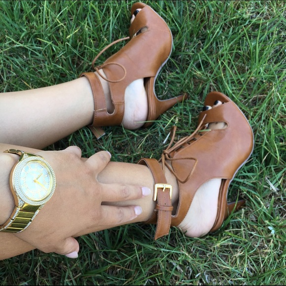 Tan open toe heels - Picture 2 of 3