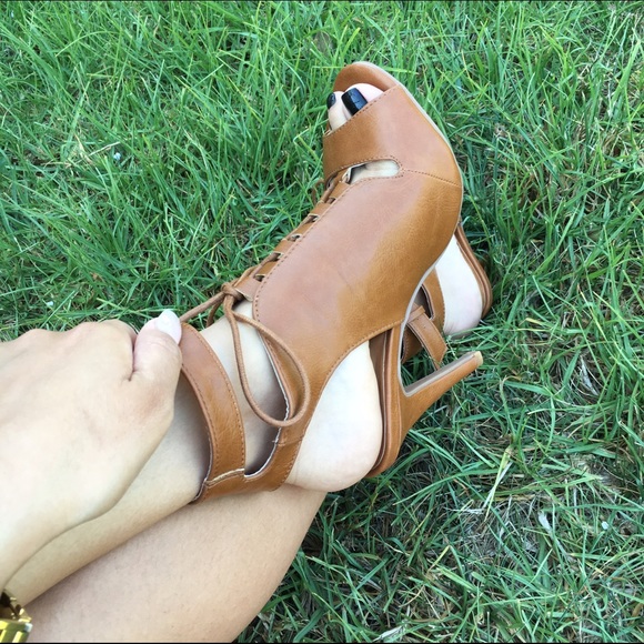 Tan open toe heels - Picture 3 of 3