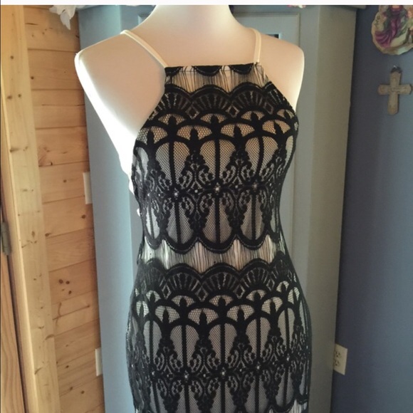 Gorgeous Black LACE Halter Style Dress NEW w/Tags - Picture 3 of 4