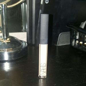 Nars radiant creamy concealer vanilla light