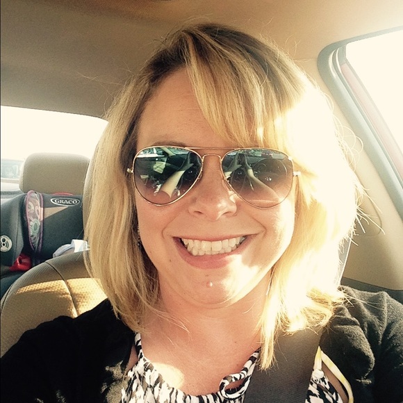 Meet your Posher, Melissa - Picture 1 of 1