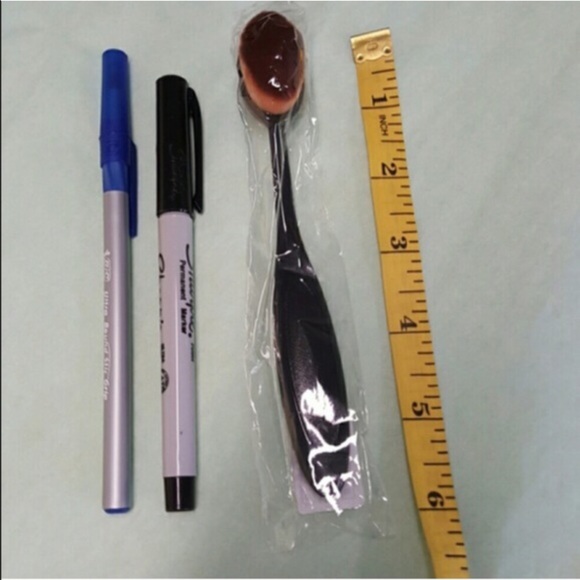 New small liquid foundation brush - Picture 2 of 2