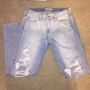 Hollister ripped boyfriend jeans 💋