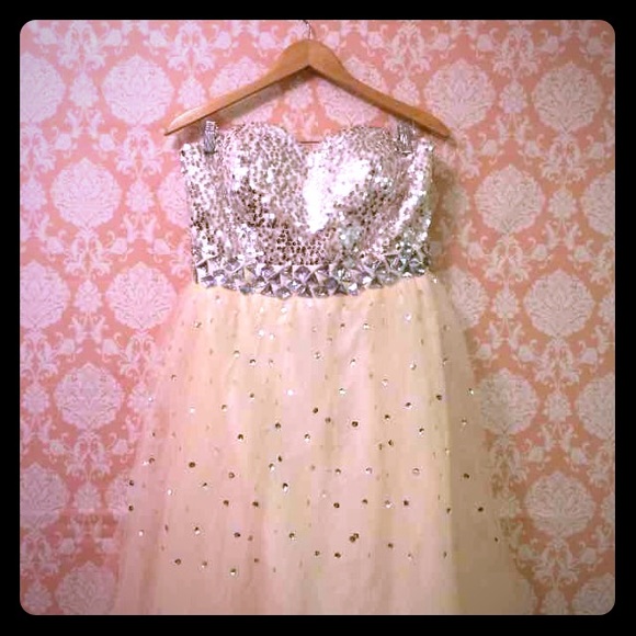 Long Prom Gown Size 12-14 (L)