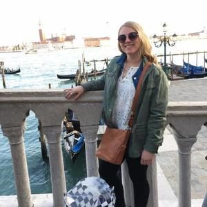 Meet your Posher, Adrianna