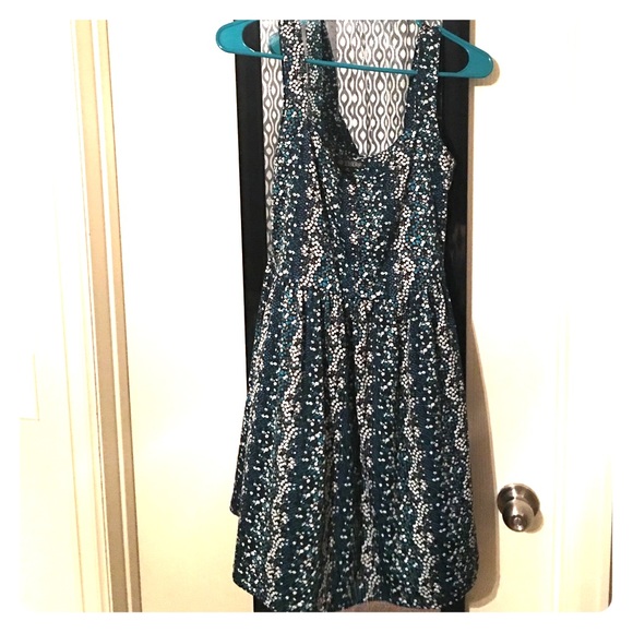 Mini floral dress with pockets!