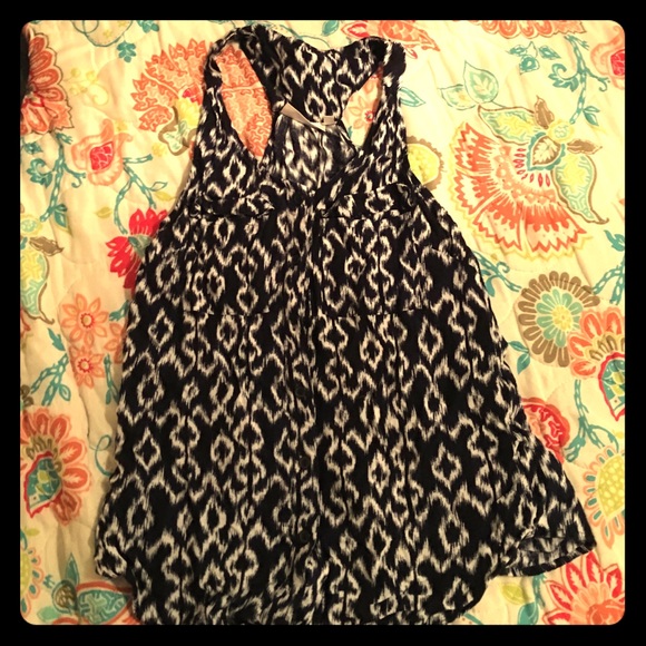 Patterned tank