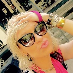 Meet your Posher, Christina