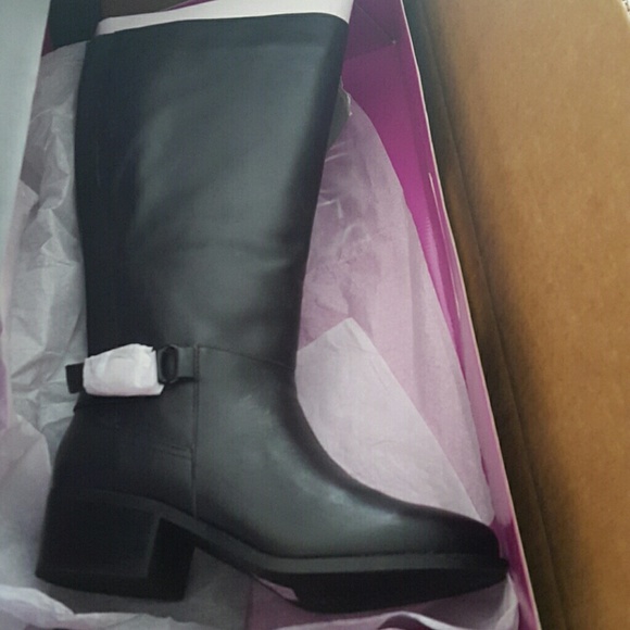 Black boots - Picture 3 of 3