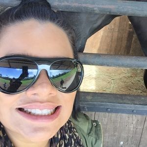 Meet your Posher, Yordana