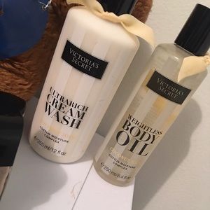 Victoria Secrets Body wash set.