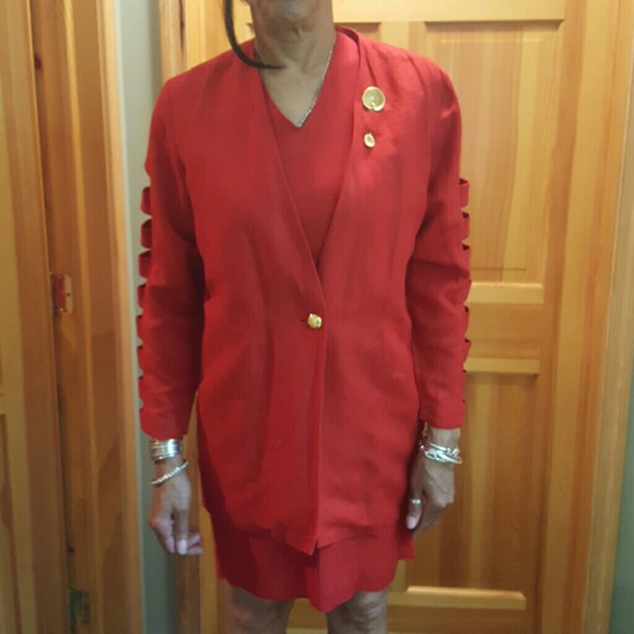 VINTAGE Red LE CRILLON NEW YORK! - Picture 1 of 4