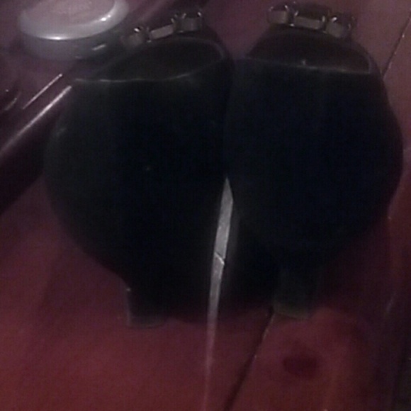 Heels - Picture 3 of 3