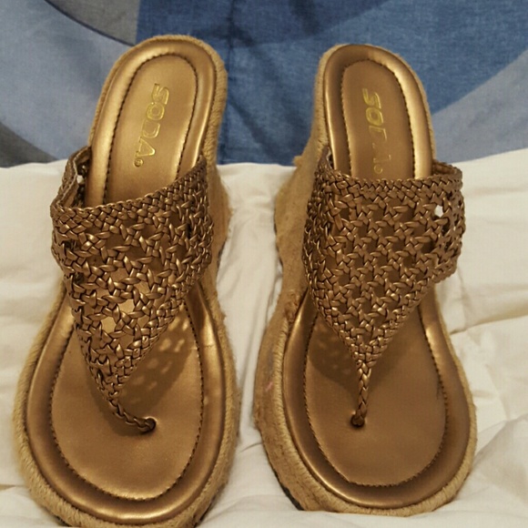 Bronze color SODA wedge sandals.