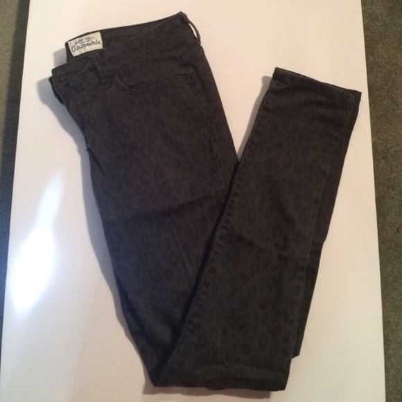 Leopard print skinny jeans