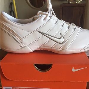 Nike air max cheer shoes