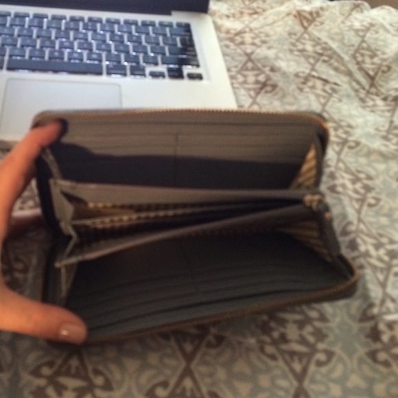 Kate Spade wallet - Picture 2 of 3