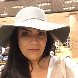 Meet your Posher, Monique