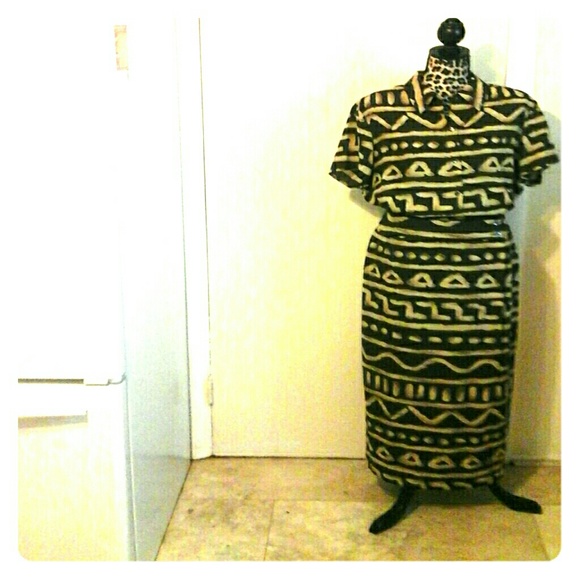 Liz Claiborne Dresses & Skirts - WEEKEND SALE! Liz Claiborne 2piece crepe dress set