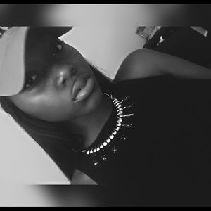 Meet your Posher, Chanel