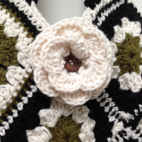 Handmade Crochet Shoulder Bag - Picture 2 of 4