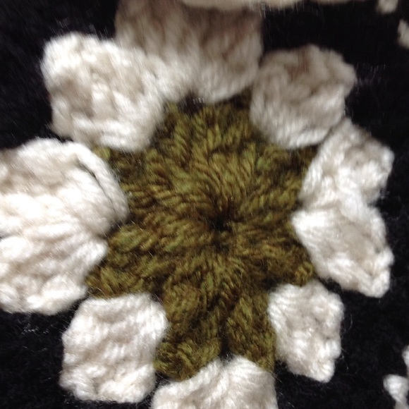 Handmade Crochet Shoulder Bag - Picture 3 of 4