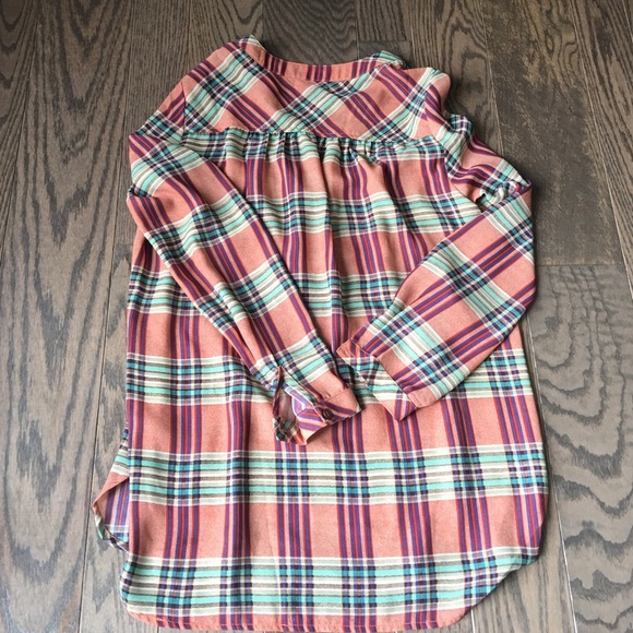 Beautiful Blouse - Picture 2 of 2