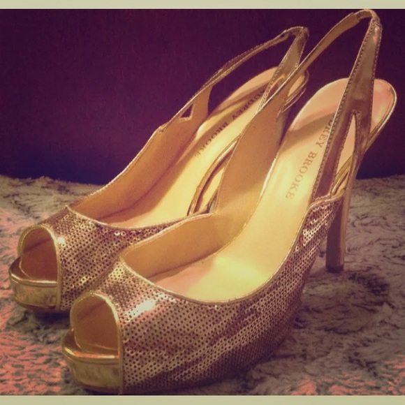 AUDREY BROOKE gold sequin peep toe pumps size 8M