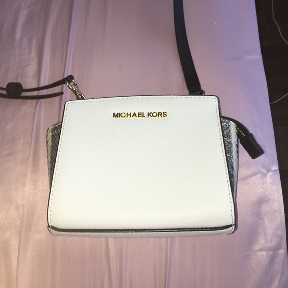 Michael Kors Handbags - Michael Kors Selma saffiano mini satchel