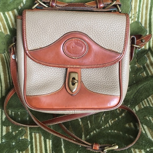 Sold DOONEY & BOURKE Vintage LEATHER SHOULDER BAG.