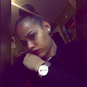 Meet your Posher, Ayana