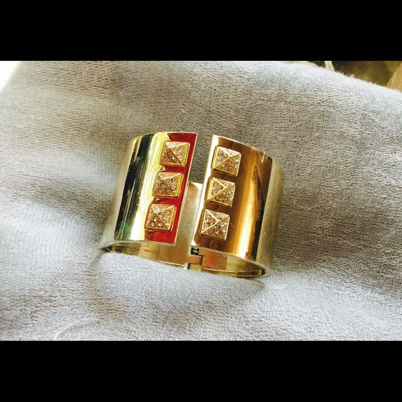 On Hold- Victoria'sSecret Gold Sparkle Bracelet