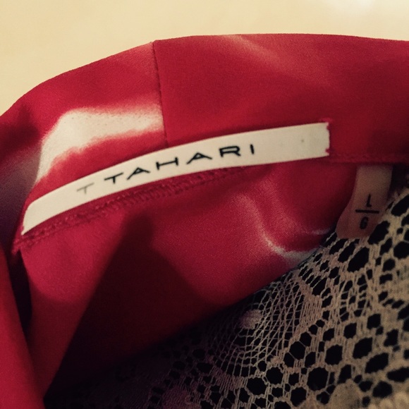 🛍BUNDLE🛍 TAHARI FLORAL SLEEVELESS TOP - Picture 4 of 4