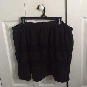 Black textured skirt
