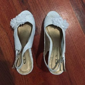 CI by Laundry White floral wedge sandals size 7