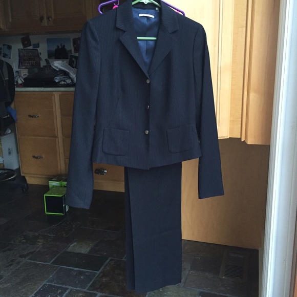 Navy pinstripe T Tahari suit sz4.