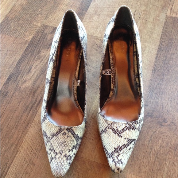 Snake skin pumps