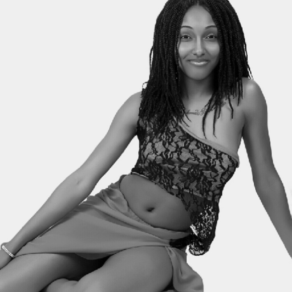 Meet your Posher, Jade - Picture 1 of 1