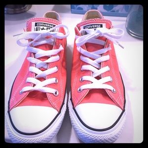 Pink women's converse (worn once) size 10