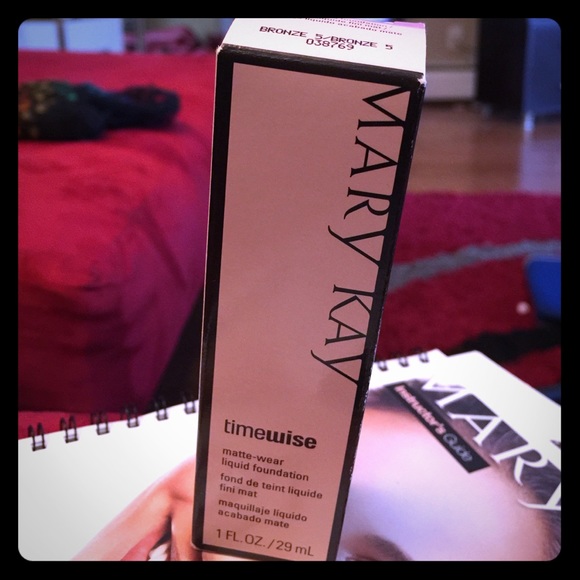 🎀Mary Kay liquid foundation🎀
