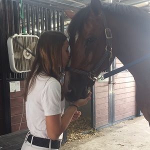 Meet your Posher, Laura