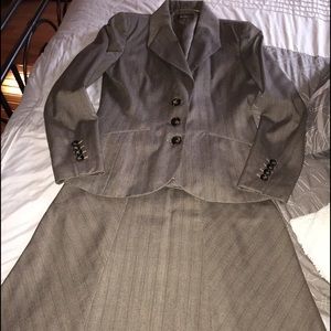 Gorgeous herringbone business suit!