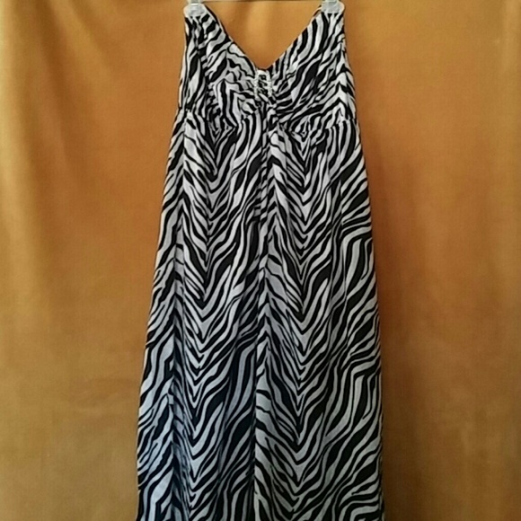 Dress.   (Black/White)