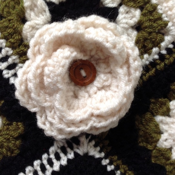 Handmade Crochet Shoulder Bag - Picture 2 of 4