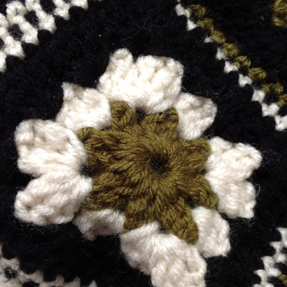 Handmade Crochet Shoulder Bag - Picture 3 of 4